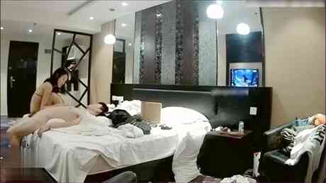 土豪精品大片社交软件约到的酒吧性感E杯巨乳小蛮腰网红嫩妹,丁字裤开档黑丝单刀赴会接连爆操干的呻吟大叫!