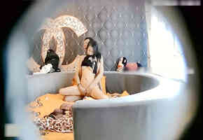 精品酒店偷拍苗条性感的包臀裙美女被性经验丰富的四眼仔网友各种姿势干了快半个小时