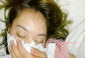 医院98年性感漂亮的美女小护士不慎被同事灌醉带到酒店尽情玩弄啪啪中途还给美女换了双丝袜