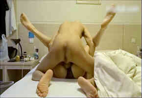 青年旅社偷情约炮的熟女人妻少妇口活技术一流被年轻小炮友给操的闷声呻吟.mp4