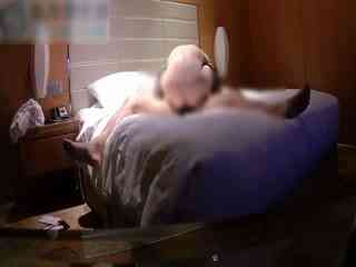 约炮的大一学生妹,操到崩尿