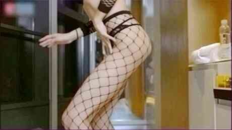 顶级超模极度诱惑镂空渔网性感翘臀私拍