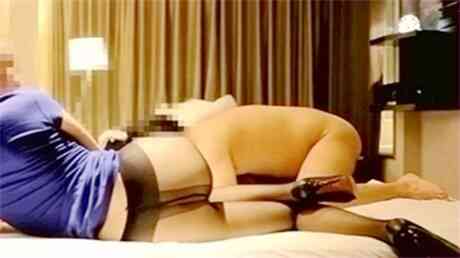 双姐妹丝袜性感小姐会所顶级服务翘起美臀黑丝美腿让人没办法忍受