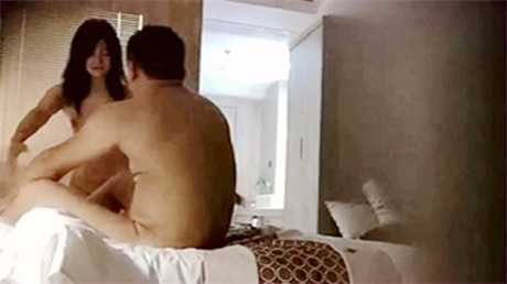 丰满寂寞小人妻趁着丈夫出差偷情炮友开房洗完澡上位主动坐插